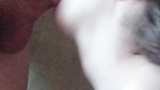 Домашний минет подруги и бурное окончание на грудь/Cumshot
