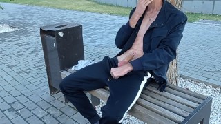 парень дрочит около завода. ЭКСТРИМ